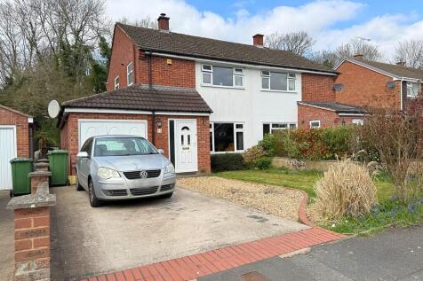 3 bedroom semi-detached house for sale