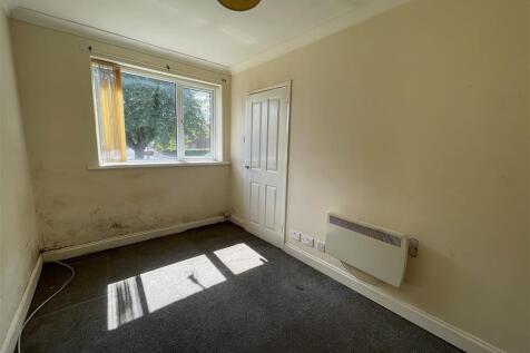 1 bedroom ground floor flat for sale