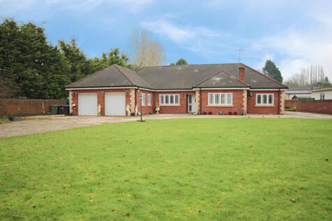 Martins Fields,  Little Leigh, CW8 4 bed bungalow for sale