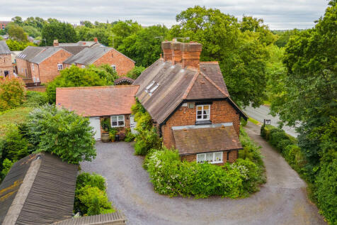 Saughall Road, Chester CH1 3 bed farm house for sale