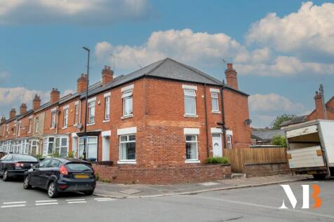 5 bedroom end of terrace house for sale