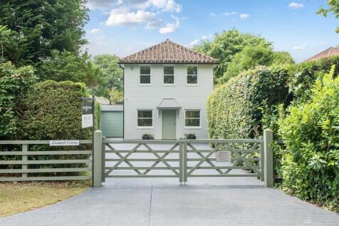 Woodland Way, Kingswood 3 bed detached house for sale