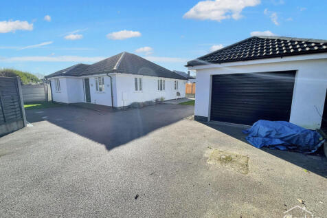 Nicholas Gardens, Bournemouth, BH10 4 3 bed detached bungalow for sale