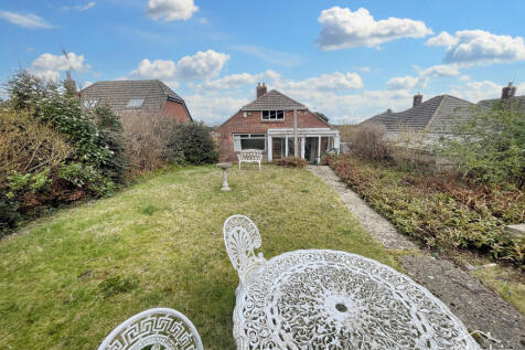 Hull Crescent, Bournemouth, BH11 9 2 bed detached bungalow for sale