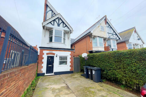 Curzon Road, Bournemouth, BH1 4 2 bed apartment for sale