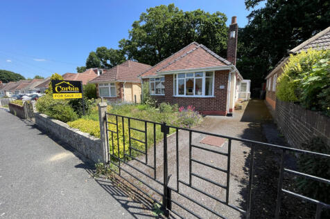 Royal Oak Road, Bournemouth, BH10 5 3 bed detached bungalow for sale