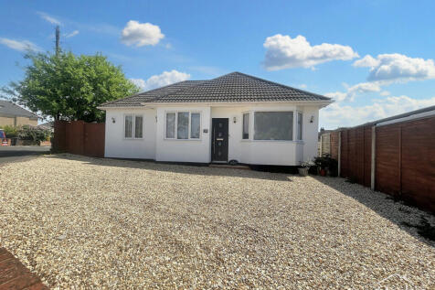 Barnes Road, Bournemouth, BH10 5 3 bed detached bungalow for sale