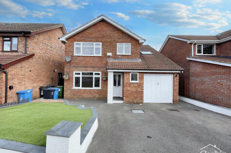 De Courtenai Close, Bournemouth, BH11 9 5 bed detached house for sale