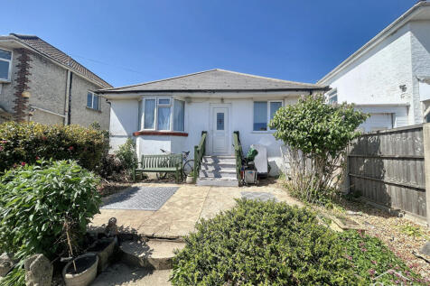 Kinson Road, Bournemouth, BH10 4 3 bed detached bungalow for sale