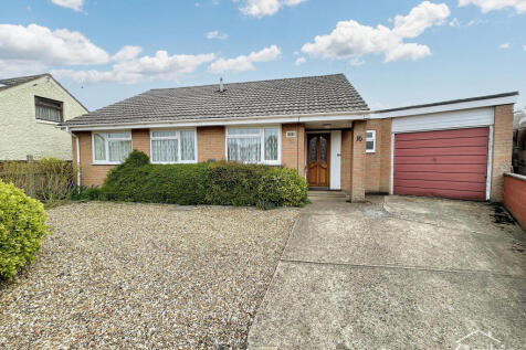 High Howe Lane, Bournemouth, BH11 9 2 bed bungalow for sale