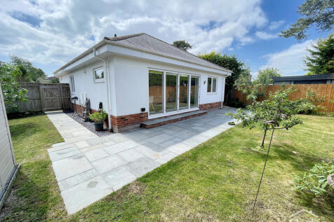 New Road, Bournemouth, BH10 7 3 bed detached bungalow for sale