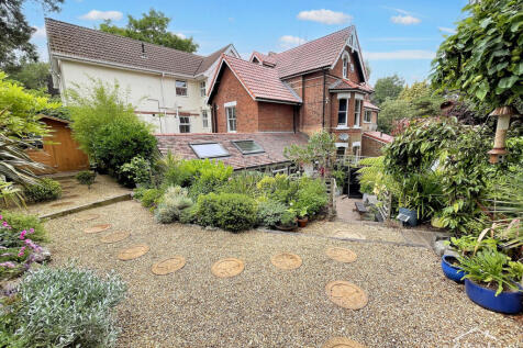 Surrey Road South, Bournemouth, BH4 9 2 bed apartment for sale