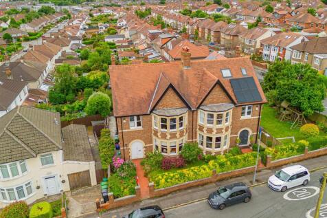 Dorchester Avenue, Penylan CF23 4 bed semi