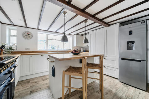London Street, Whitchurch, Hampshire... 4 bed semi