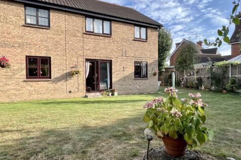 1 bedroom maisonette for sale