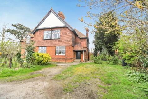 Cardfields Lane, Hatfield Peverel... 3 bed semi