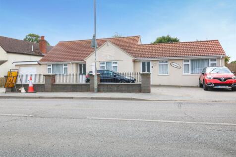 Maldon Road, Hatfield Peverel... 4 bed detached bungalow for sale
