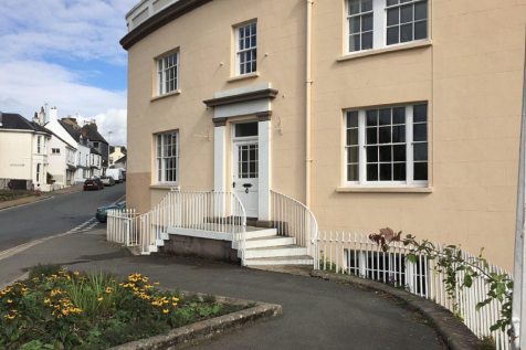 3 bedroom flat for sale