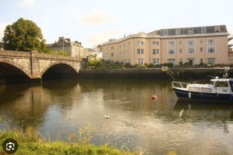 3 bedroom flat for sale