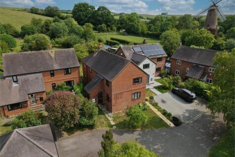 Upper Street, Quainton, Buckinghamshire. 5 bed detached house for sale