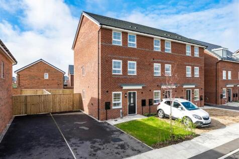 3 bedroom town house for sale