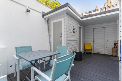 Clarence Street, Dartmouth 3 bed apartment for sale