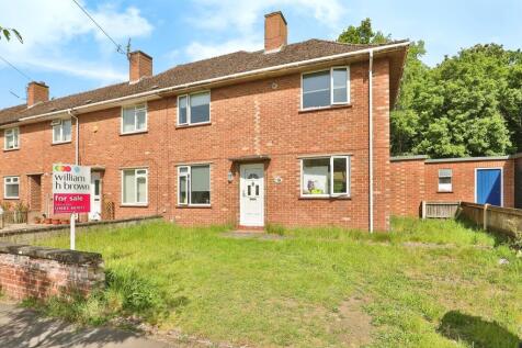 5 bedroom semi-detached house for sale