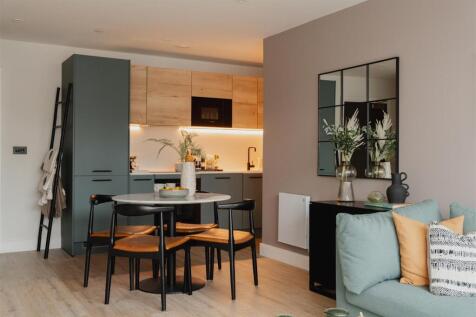 Roebuck Close, Reigate, Surrey 2 bed apartment for sale