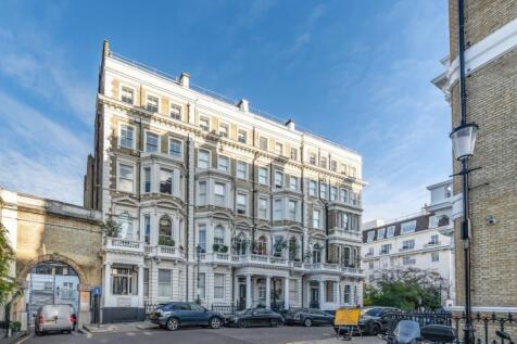 Cornwall Gardens Court, Cornwall... 2 bed flat for sale