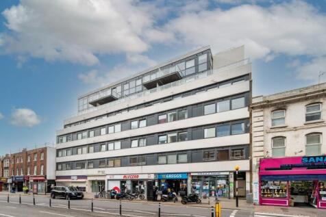 Green Dragon House, High Street... 2 bed flat for sale