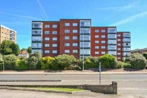 Thames Haven, Portsmouth Road... 2 bed flat for sale