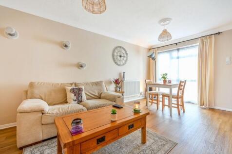 Falstone, Woking, Surrey, GU21 2 bed semi