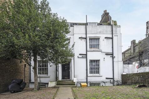 Studio flat for sale