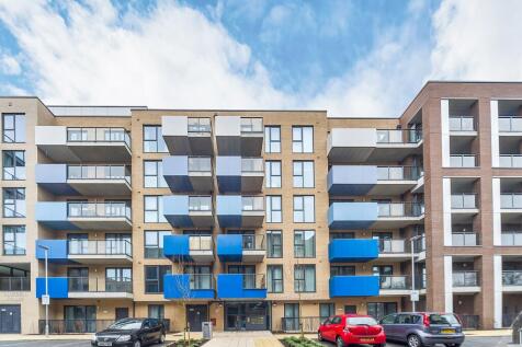 Flat 4, Poppyfield, Copperwood Place... 2 bed flat for sale