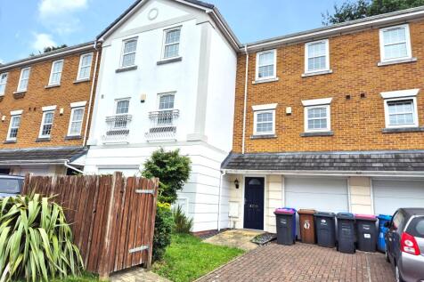 47 Chaplin Close, Manchester, M6 8FW 3 bed semi