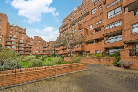 3 bedroom flat for sale