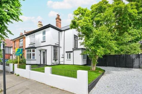 5 bedroom semi-detached house for sale