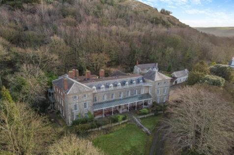 Semi-detached house for sale
