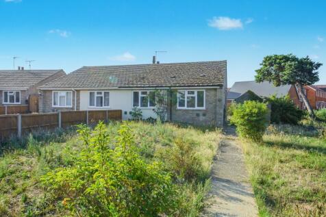 18 Lamble Close, Beck Row, Suffolk... 2 bed bungalow for sale
