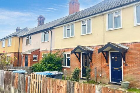 50 St Andrews Road, Suffolk, IP11 7QJ 3 bed semi