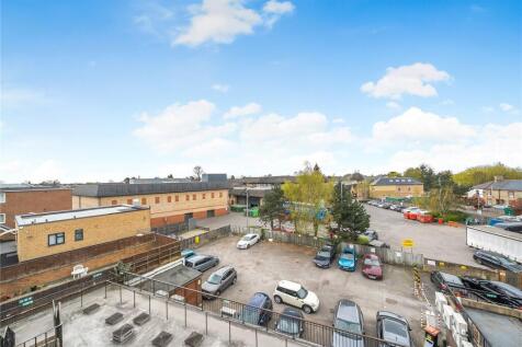 High Street, Barnet, EN5 1 bed property with land for sale
