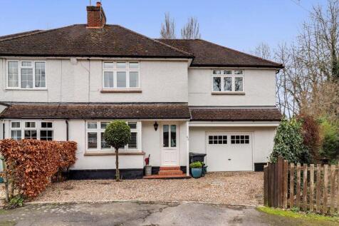 Poplar Avenue, Windlesham GU20 4 bed semi
