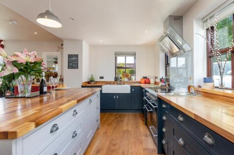 4 bedroom cottage for sale