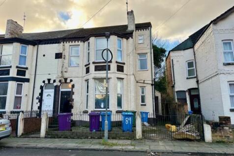 6 bedroom end of terrace house for sale