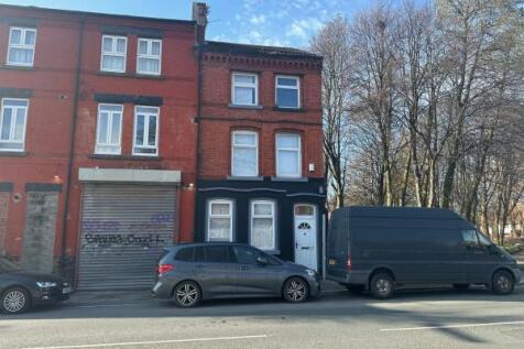 4 bedroom end of terrace house for sale
