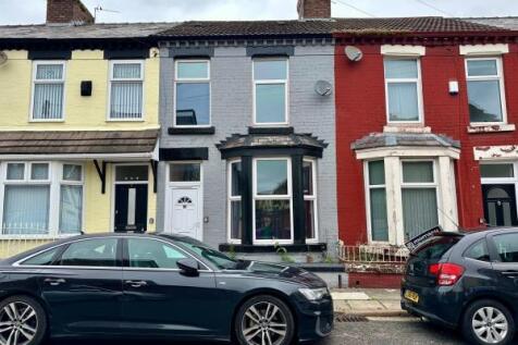 5 bedroom terraced house for sale