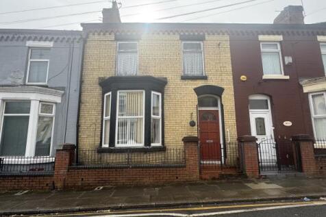 4 bedroom terraced house for sale