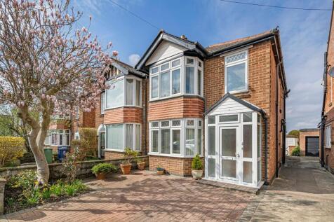 3 bedroom semi-detached house for sale