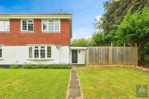 Greenway Walk, Buckinghamshire MK18 3 bed semi