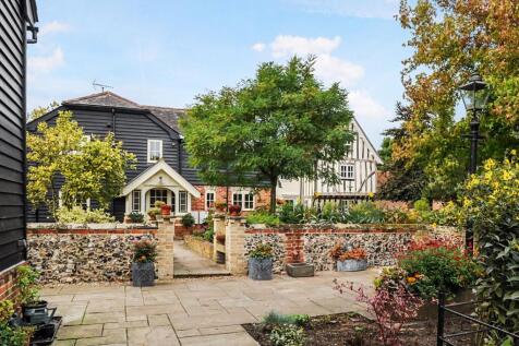 6 bedroom detached house for sale